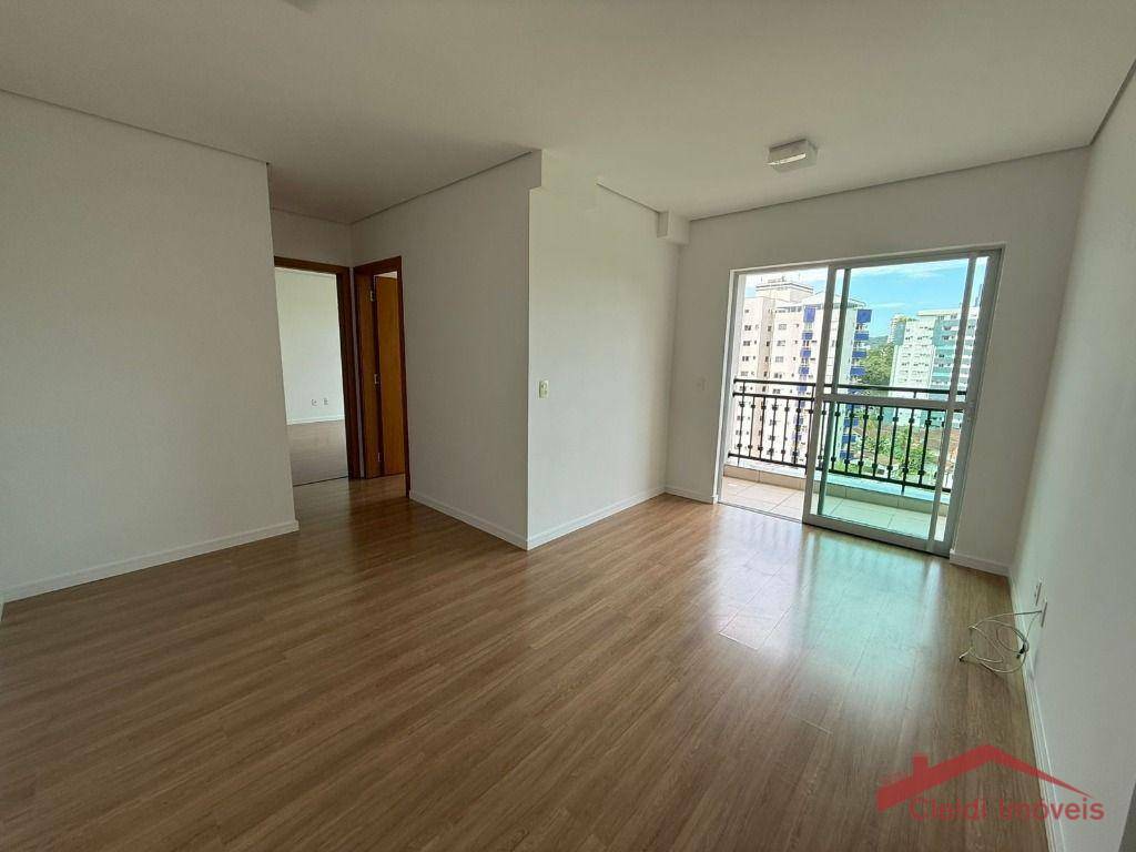 Apartamento para alugar com 2 quartos, 67m² - Foto 2