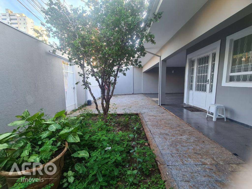 Casa de Condomínio à venda com 3 quartos, 205m² - Foto 1