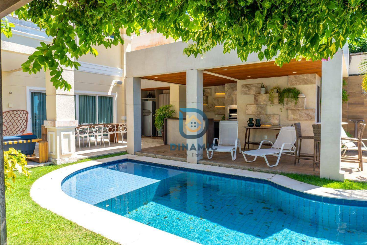 Casa de Condomínio à venda com 4 quartos, 375m² - Foto 4