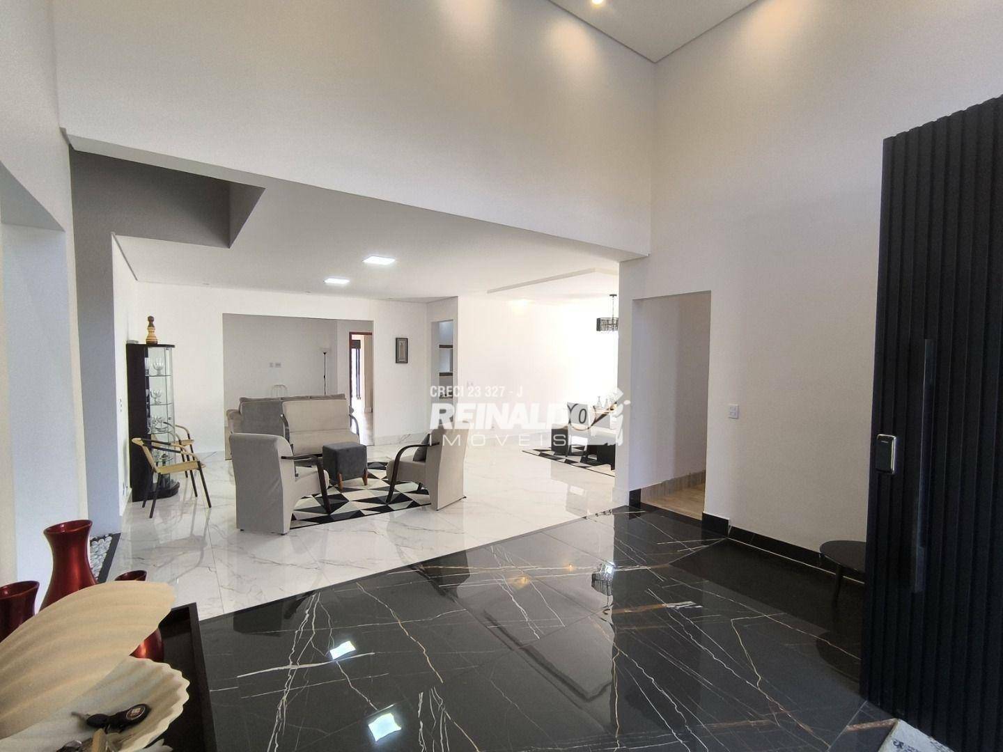 Casa de Condomínio para alugar com 3 quartos, 289m² - Foto 1