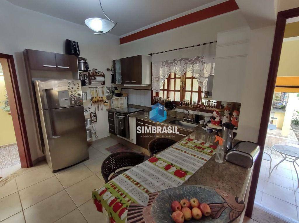 Casa, 3 quartos, 194 m² - Foto 1