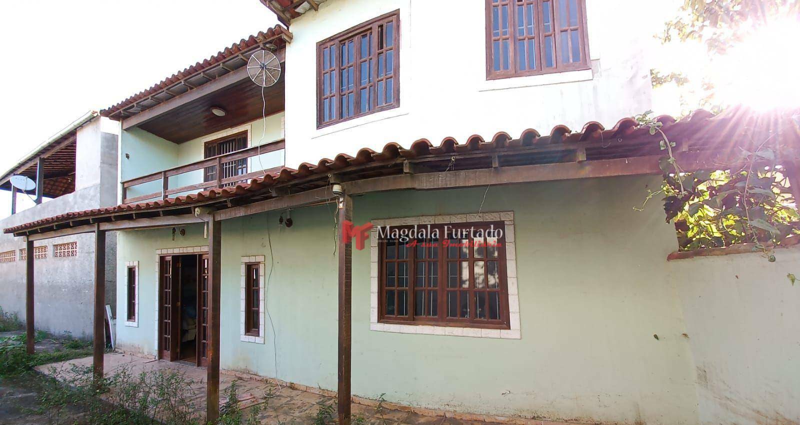 Casa à venda com 4 quartos, 200m² - Foto 1