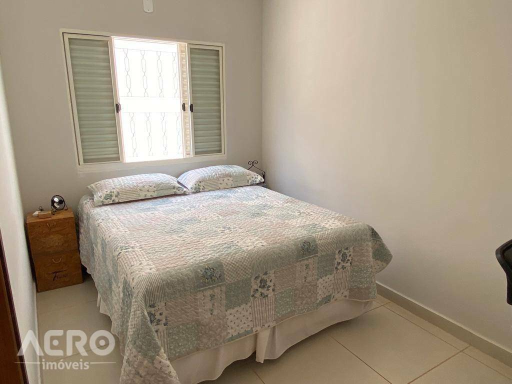 Casa à venda com 3 quartos, 99m² - Foto 4