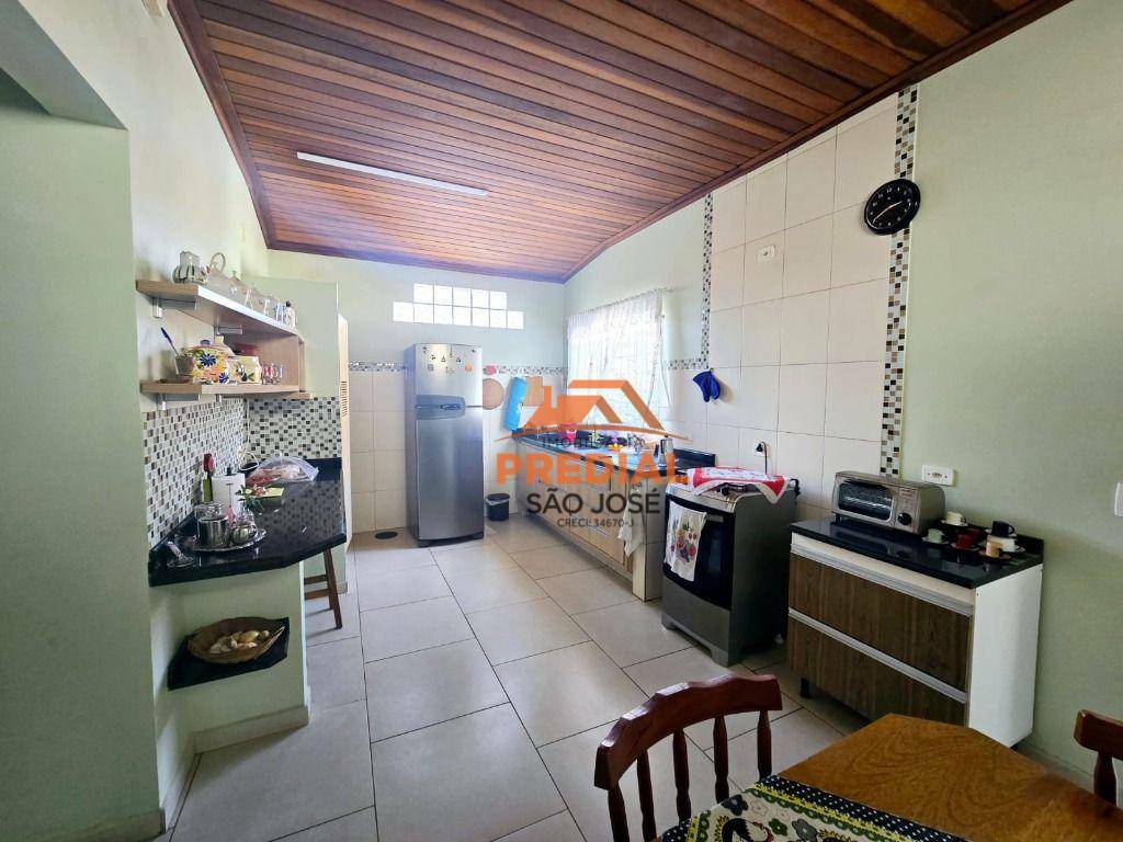 Casa à venda com 3 quartos, 203m² - Foto 14