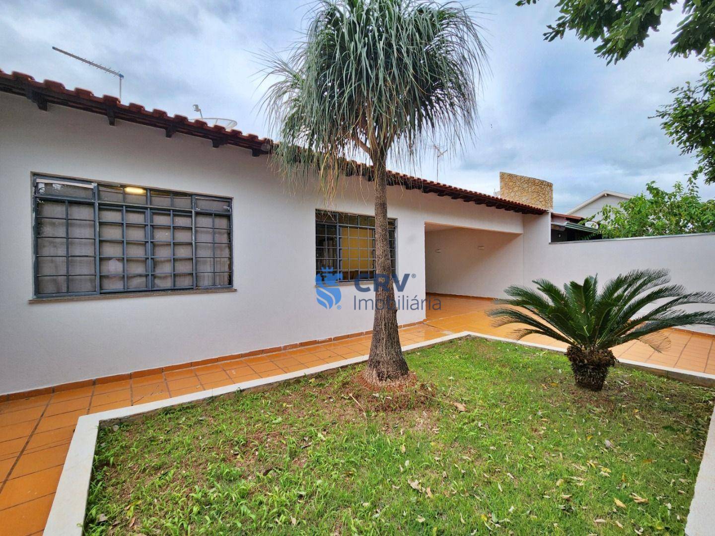 Casa para alugar com 3 quartos, 191m² - Foto 1