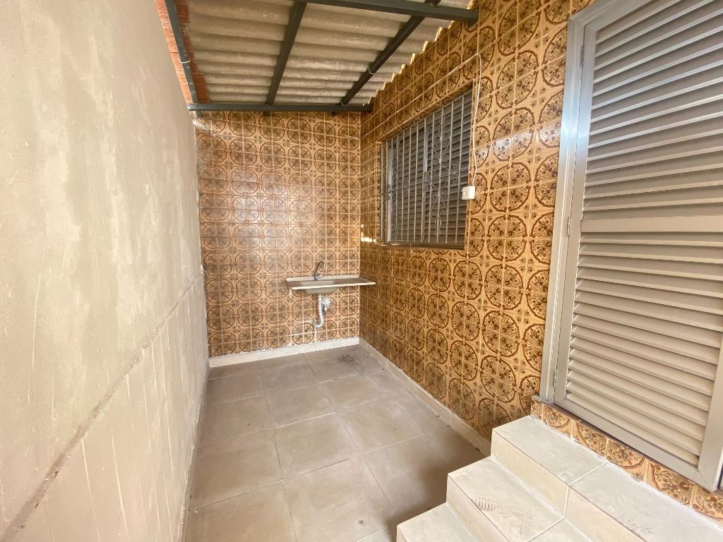 Casa para alugar com 3 quartos, 90m² - Foto 30