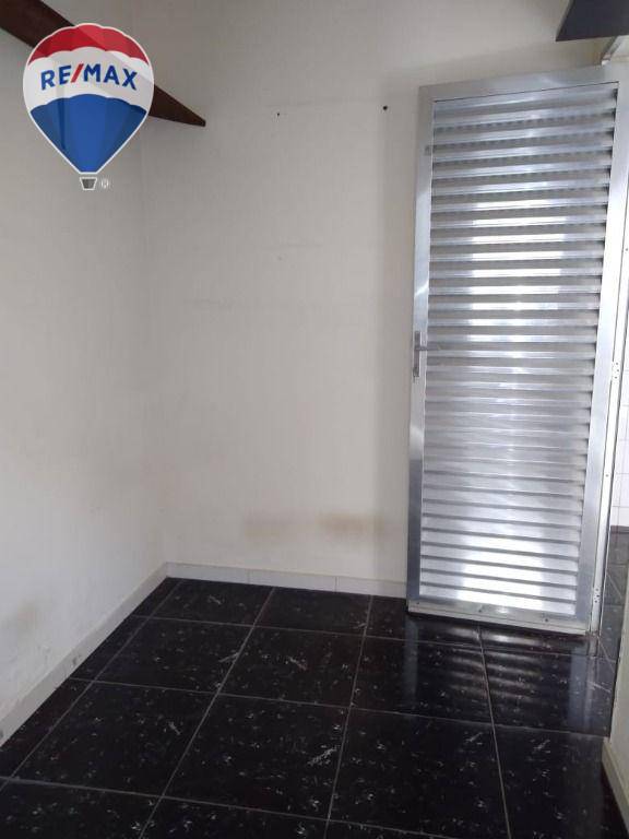 Casa à venda e aluguel com 3 quartos, 250m² - Foto 17