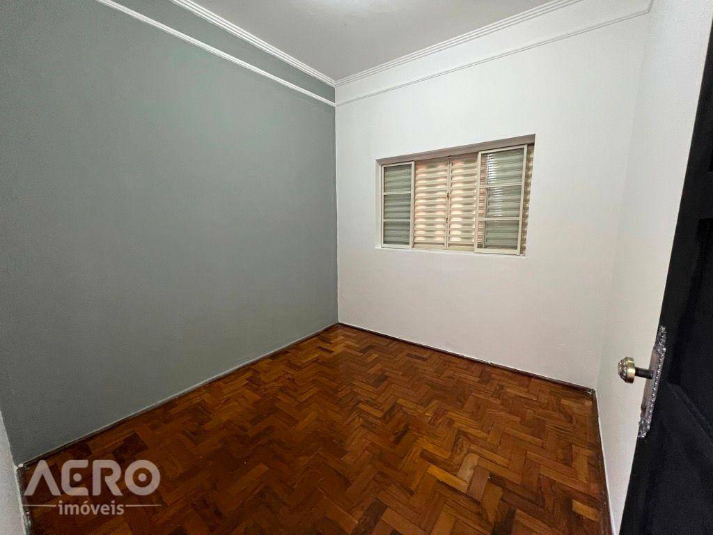 Casa à venda com 4 quartos, 220m² - Foto 12