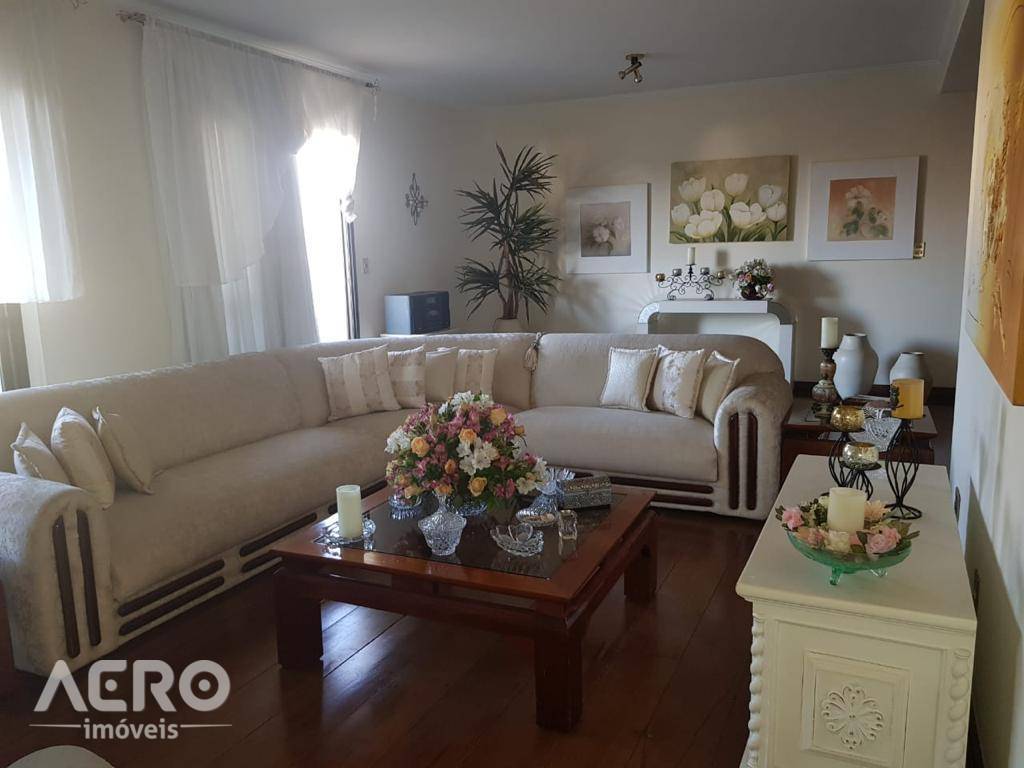 Apartamento à venda com 4 quartos, 230m² - Foto 1