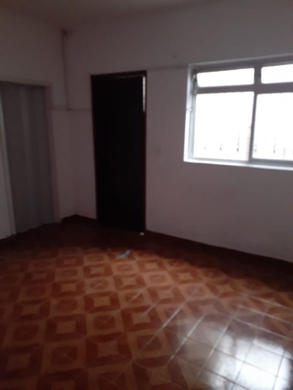 Casa para alugar com 3 quartos, 180m² - Foto 2