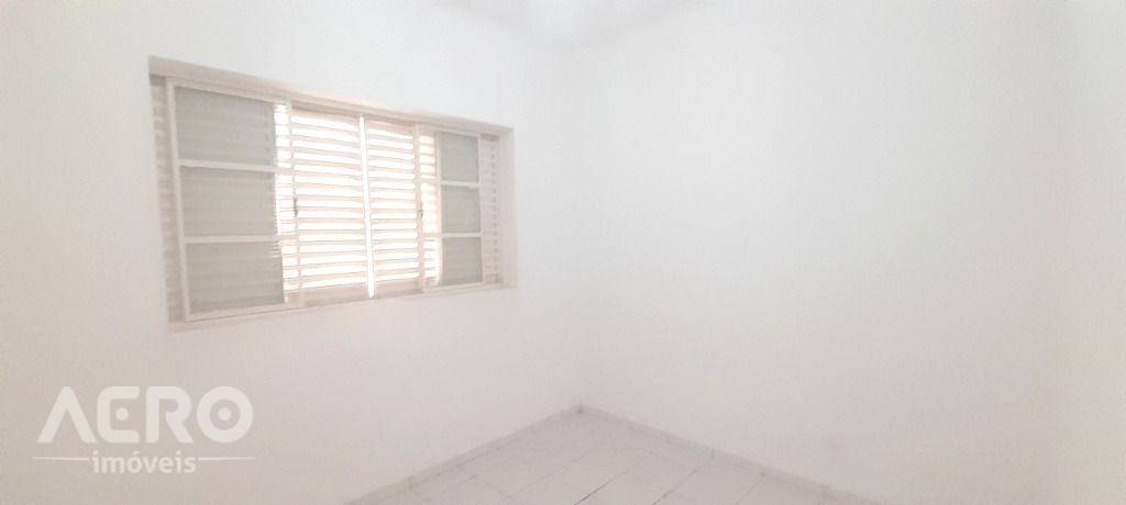 Casa para alugar com 3 quartos, 200m² - Foto 17