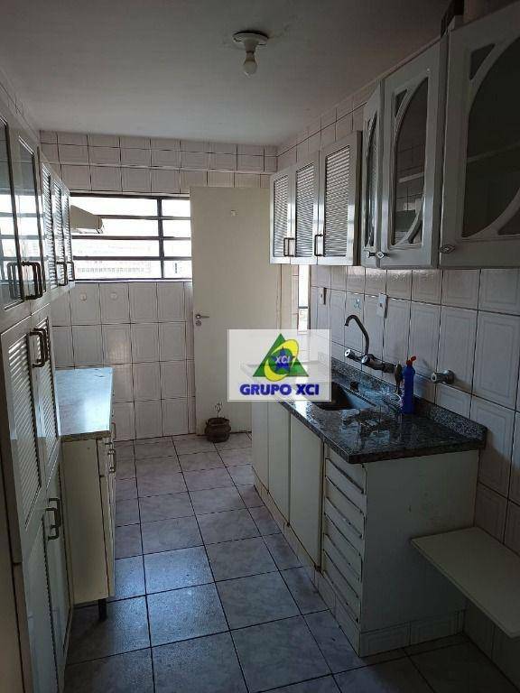 Apartamento à venda com 2 quartos, 64m² - Foto 11