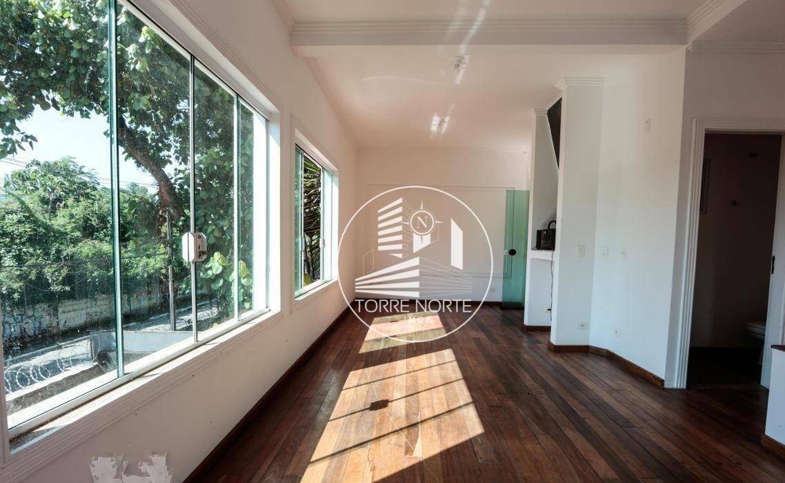 Casa à venda com 4 quartos, 240M2 - Foto 4