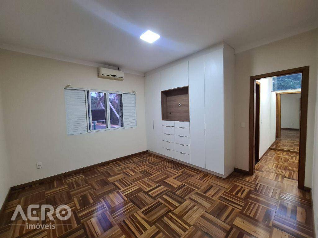 Casa de Condomínio à venda com 4 quartos, 272m² - Foto 9