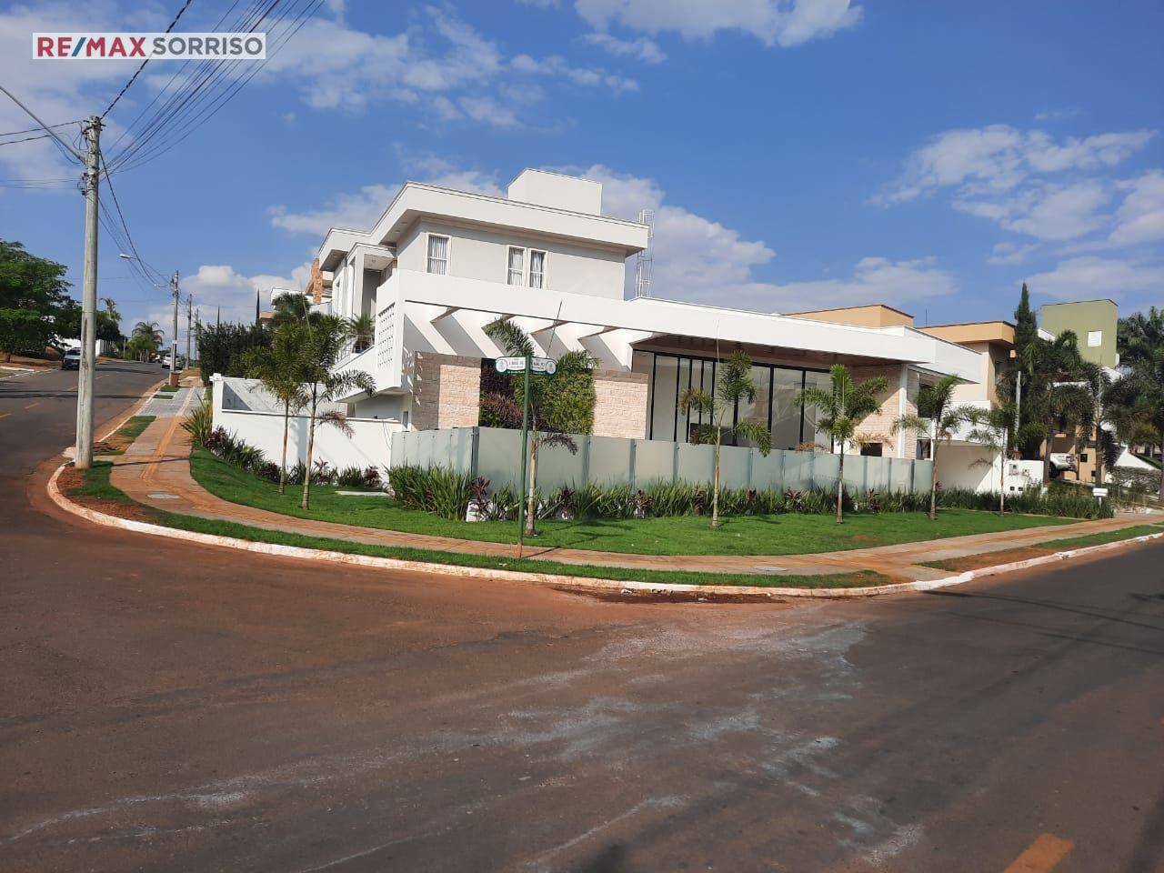 Casa de Condomínio à venda com 4 quartos, 263m² - Foto 2