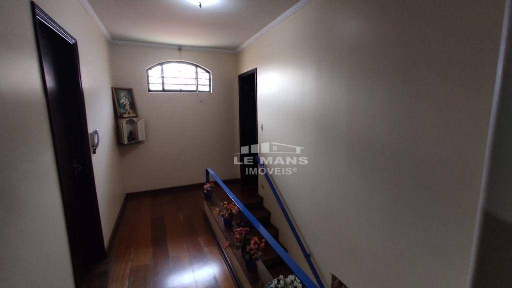 Casa à venda com 4 quartos, 331m² - Foto 18