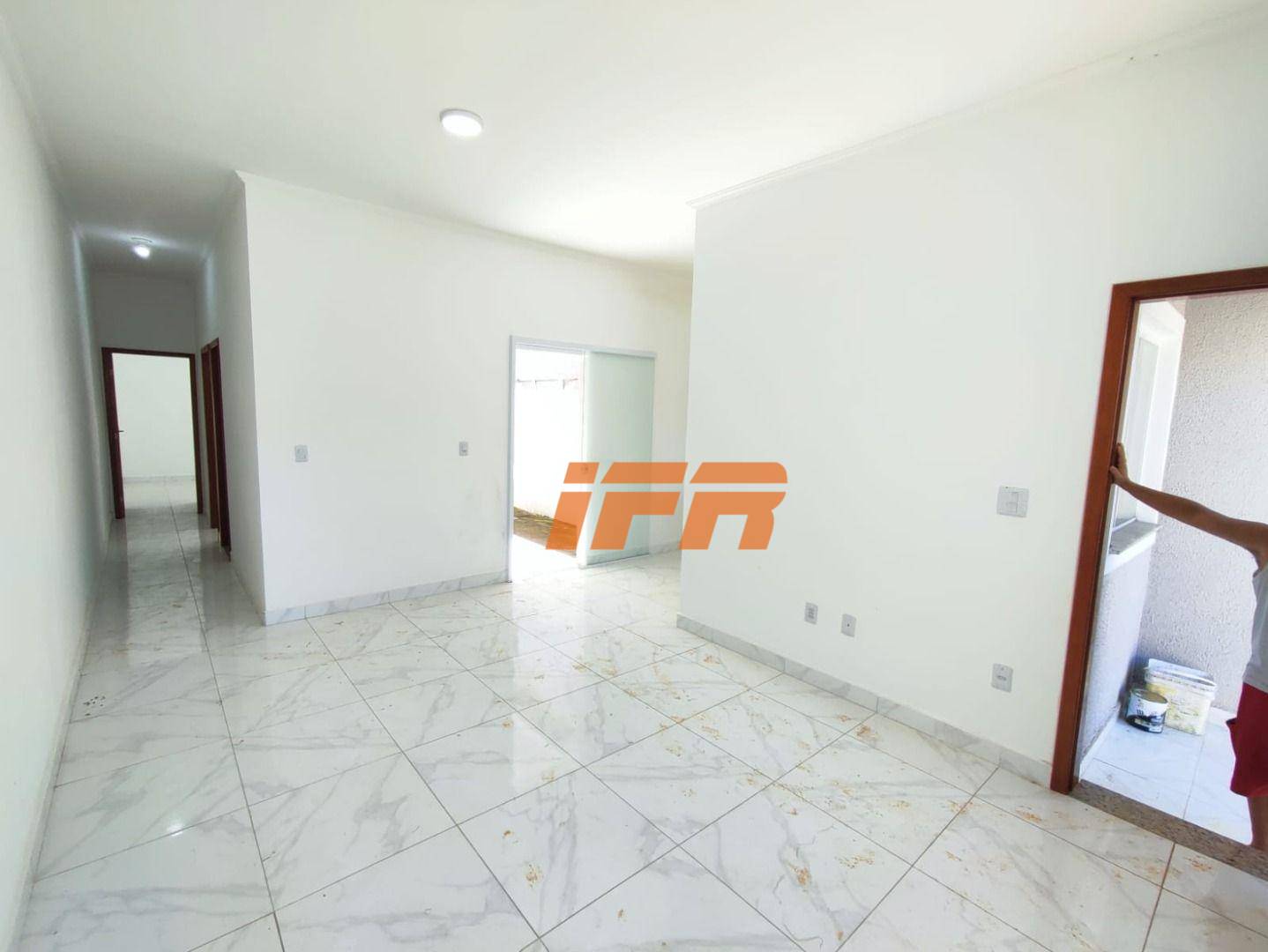 Casa à venda com 2 quartos, 67m² - Foto 2