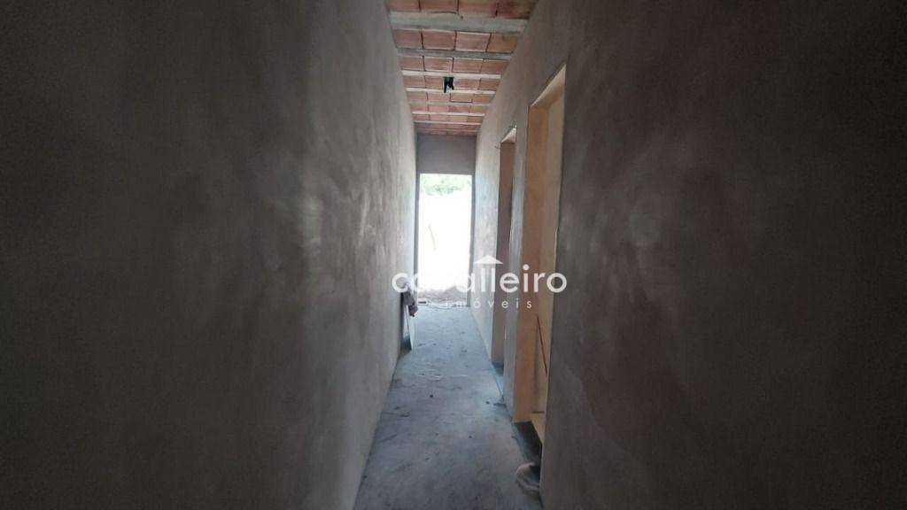 Casa à venda com 2 quartos, 70m² - Foto 11