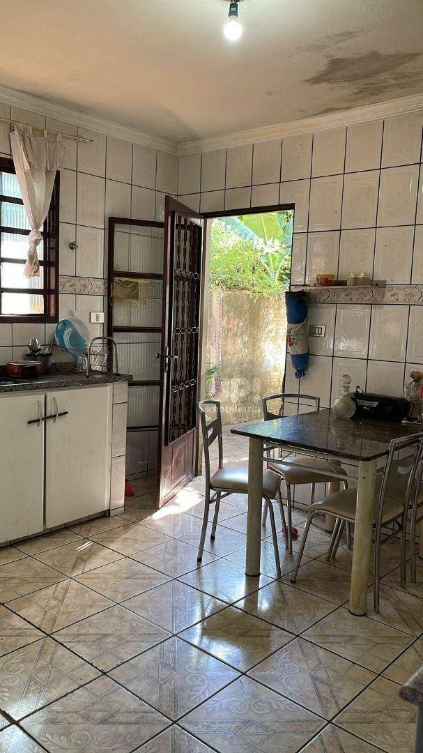 Casa à venda com 2 quartos, 100m² - Foto 4