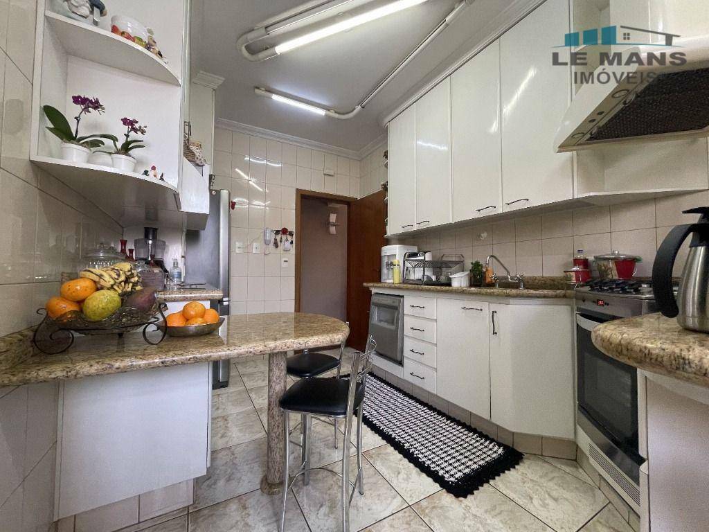 Apartamento à venda com 3 quartos, 123m² - Foto 8