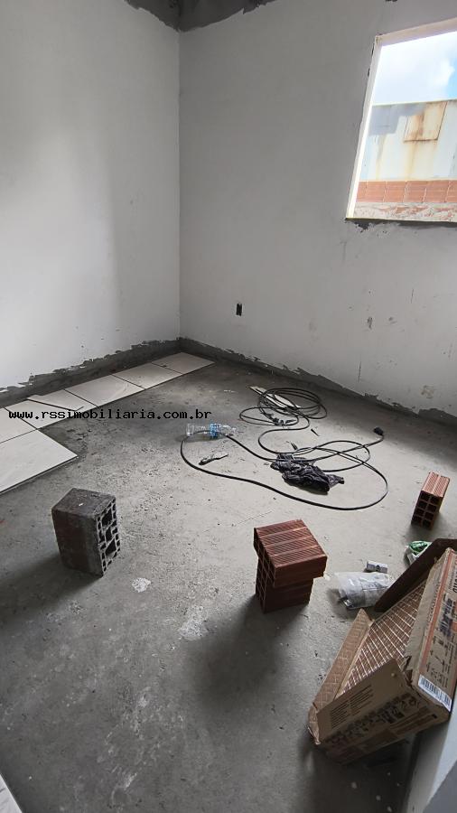 Casa à venda com 3 quartos, 65m² - Foto 4