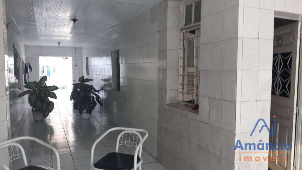 Casa à venda com 5 quartos, 235m² - Foto 3