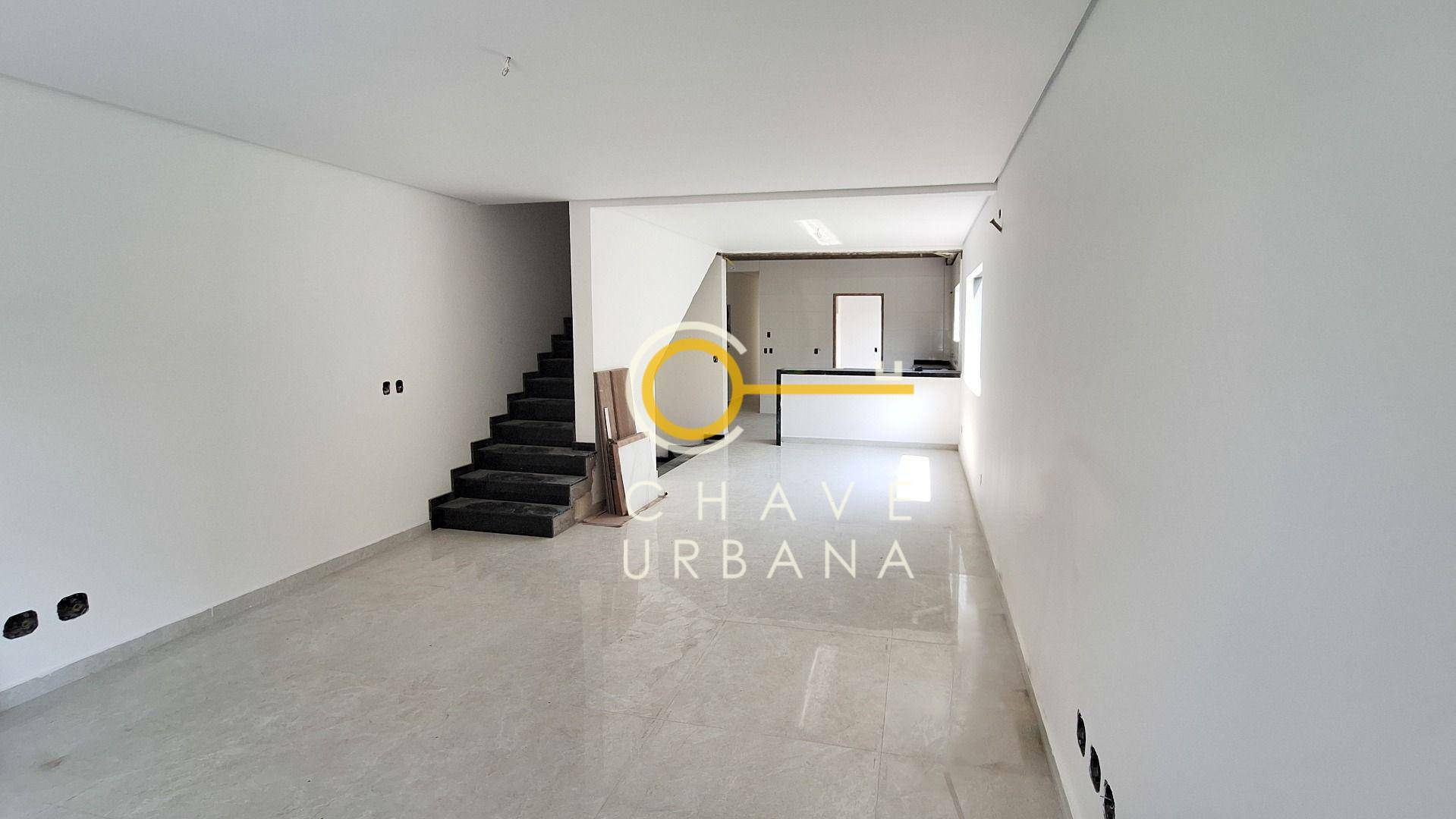 Casa à venda com 4 quartos, 230m² - Foto 1