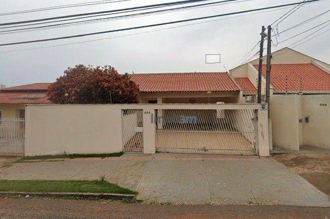 Casa à venda e aluguel com 3 quartos, 222m² - Foto 1