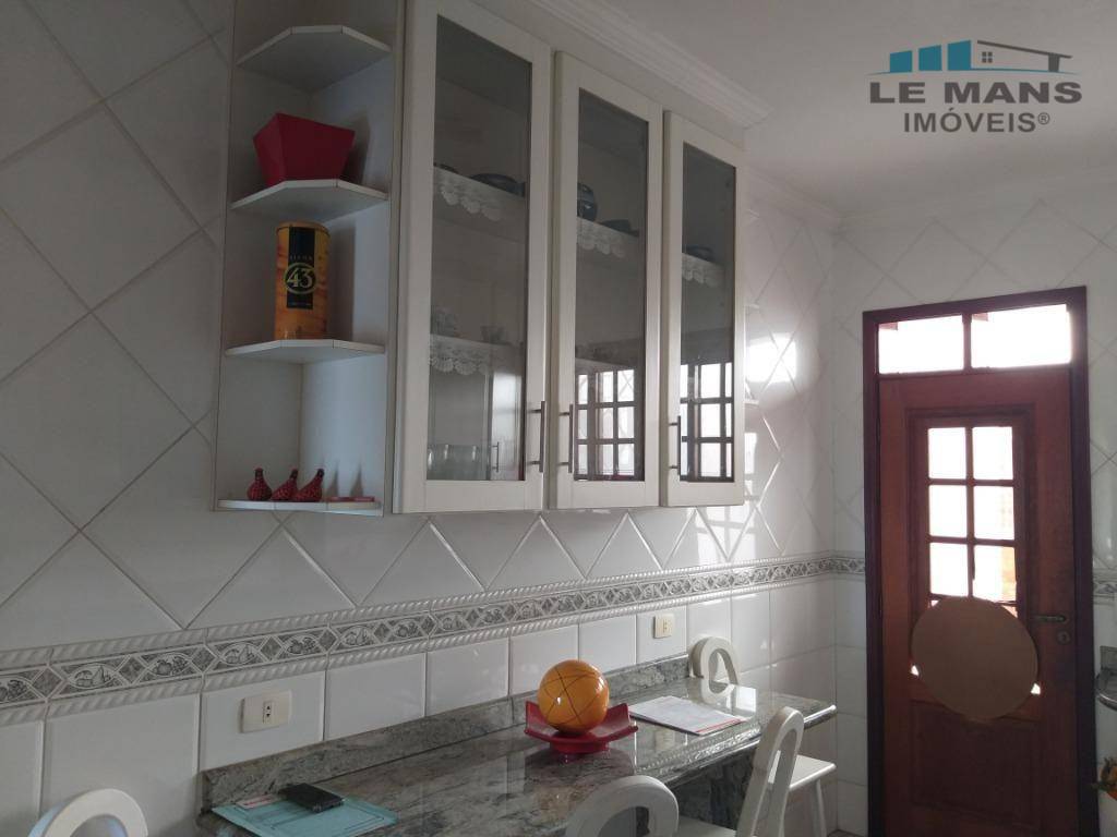 Casa à venda com 3 quartos, 226m² - Foto 15