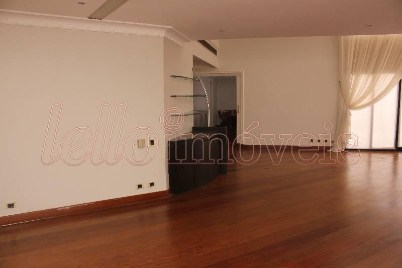 Apartamento para alugar com 4 quartos, 504m² - Foto 6