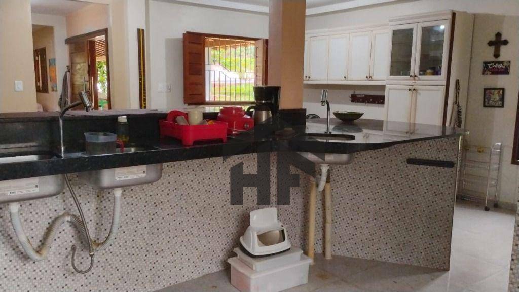 Casa à venda com 6 quartos, 300m² - Foto 3