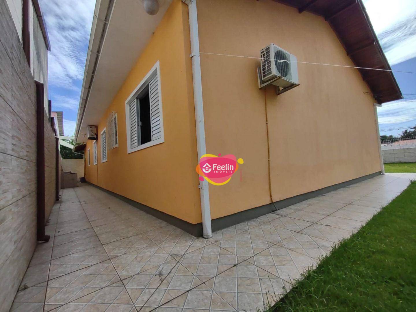 Casa à venda com 3 quartos, 210m² - Foto 3