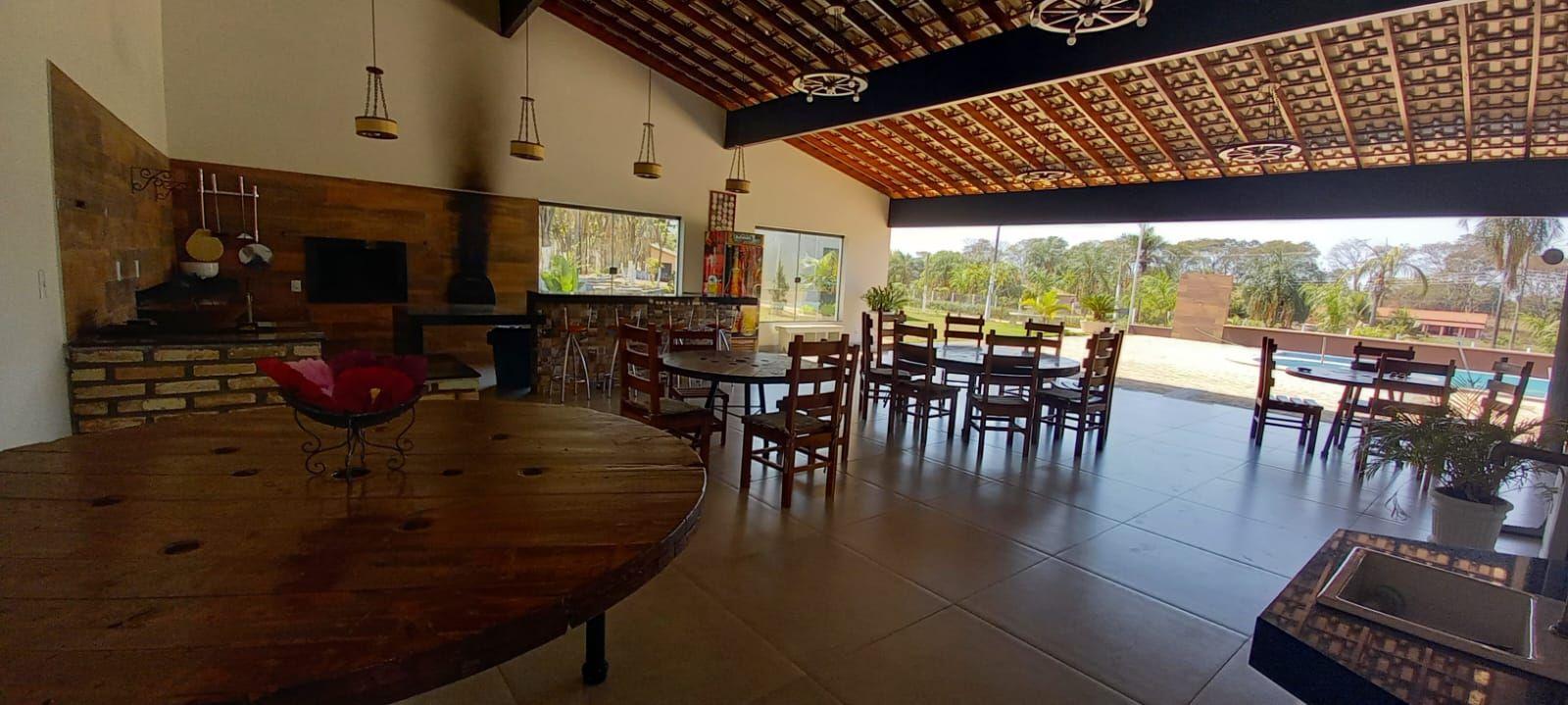 Casa à venda com 3 quartos, 1000m² - Foto 3