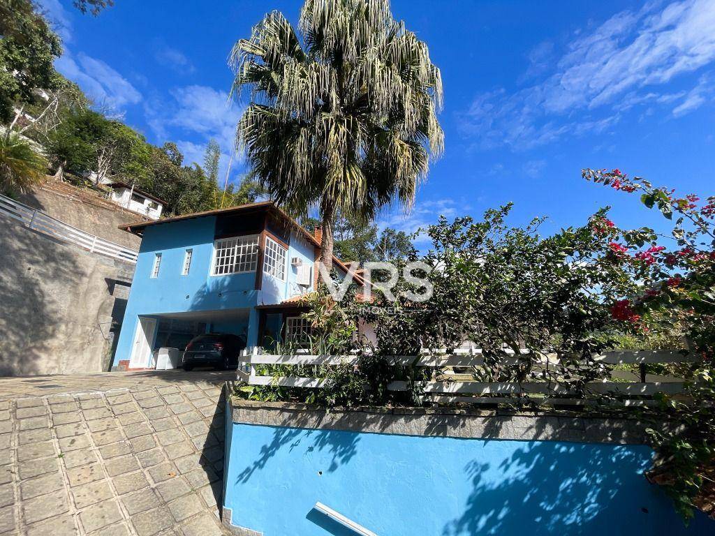 Casa à venda com 5 quartos, 220m² - Foto 14