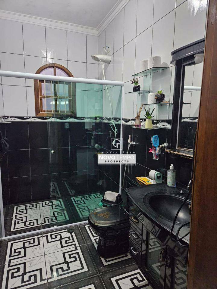 Casa à venda com 3 quartos, 200m² - Foto 1