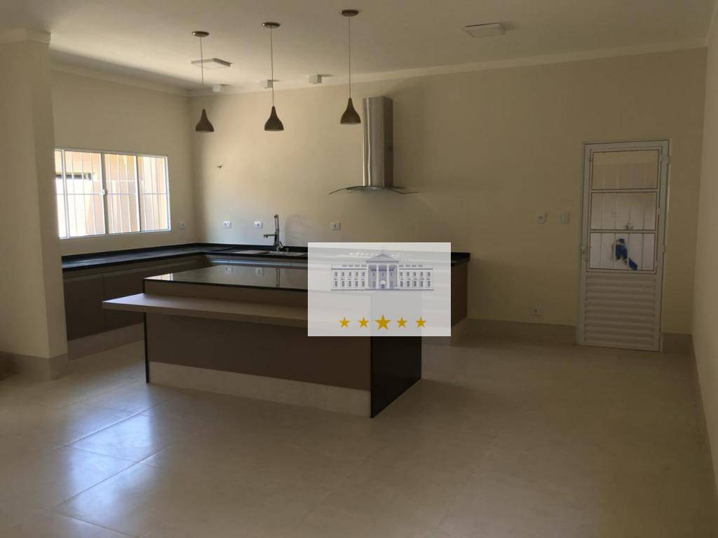 Casa à venda com 3 quartos, 240m² - Foto 4