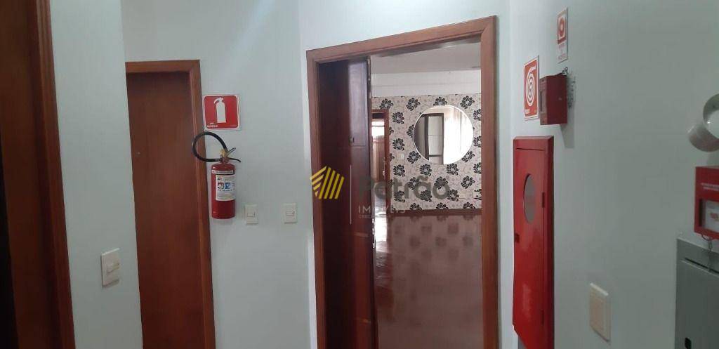 Apartamento à venda com 3 quartos, 130m² - Foto 11