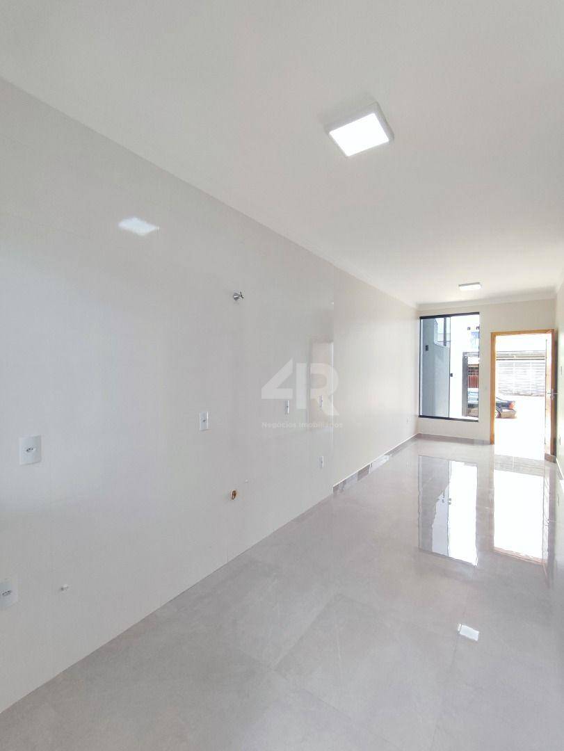 Casa à venda com 2 quartos, 50m² - Foto 3