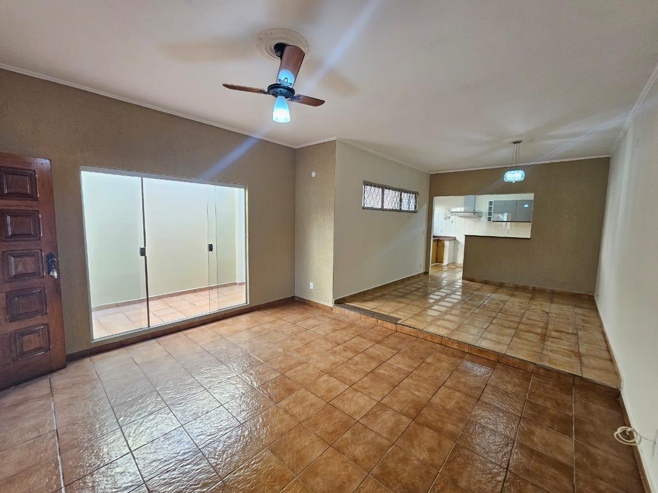 Casa à venda com 3 quartos, 150m² - Foto 1