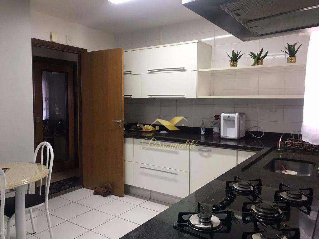 Apartamento à venda com 3 quartos, 217m² - Foto 3