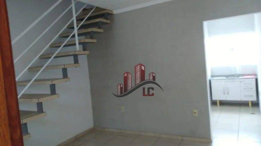 Sobrado para alugar com 2 quartos, 60m² - Foto 4