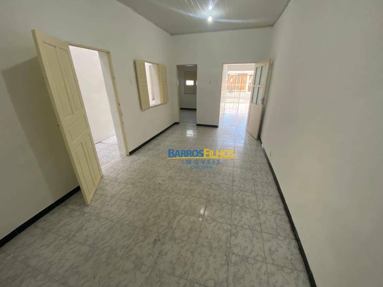 Casa à venda com 3 quartos, 150m² - Foto 2