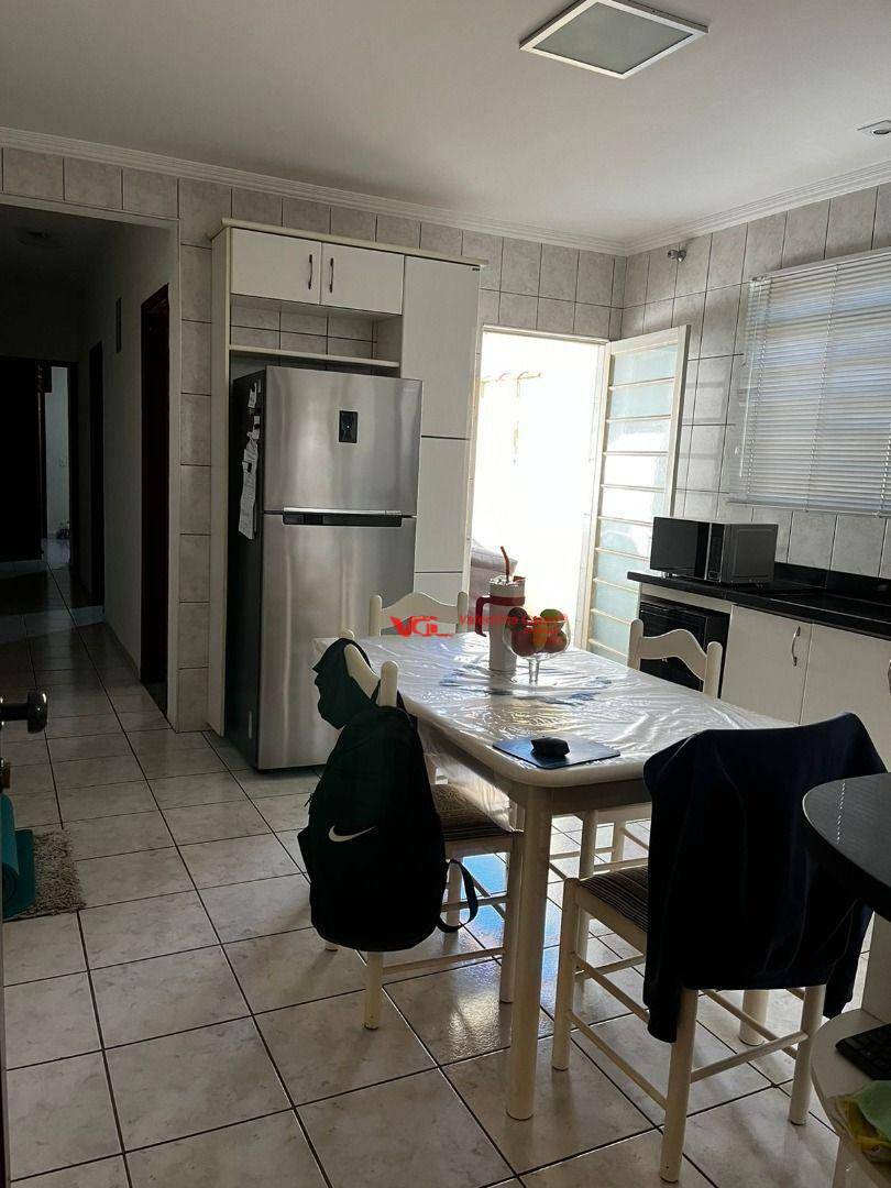 Casa à venda com 2 quartos, 101m² - Foto 4