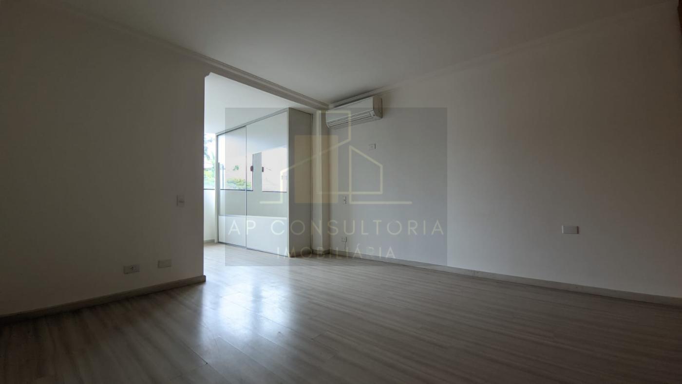 Casa à venda com 4 quartos, 620m² - Foto 2