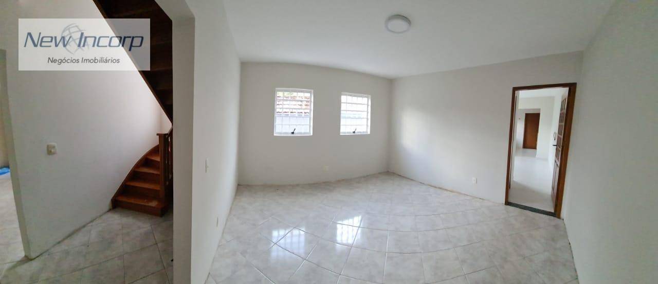 Casa à venda com 4 quartos, 200m² - Foto 4