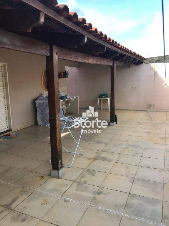 Casa à venda com 3 quartos, 190m² - Foto 8