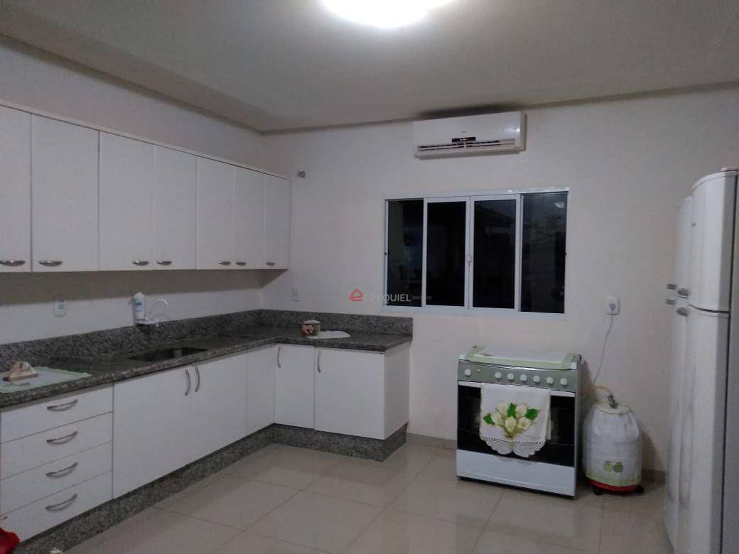 Casa à venda com 3 quartos, 180m² - Foto 5