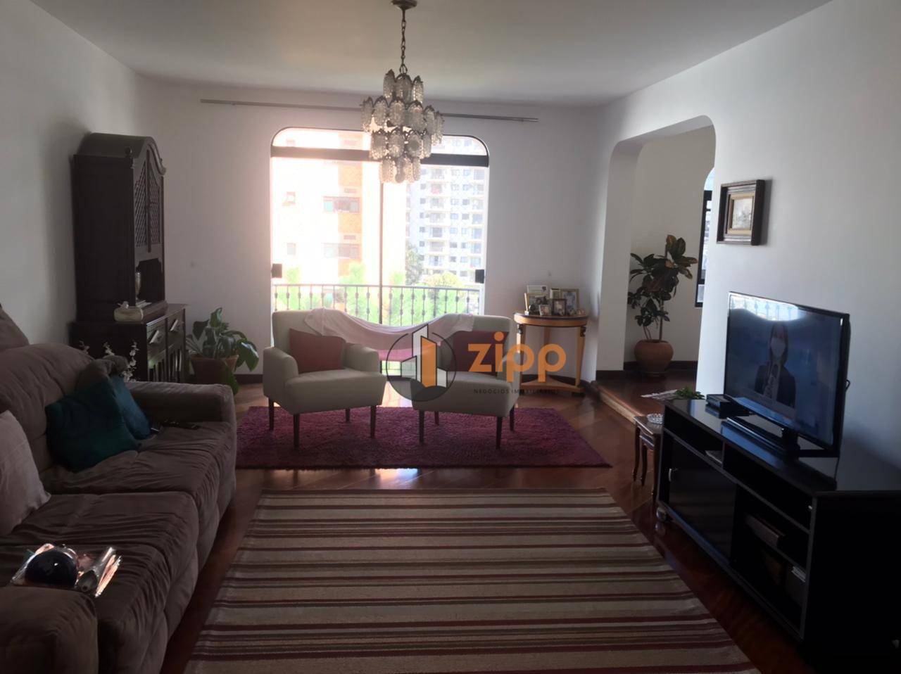 Apartamento à venda com 4 quartos, 180m² - Foto 1