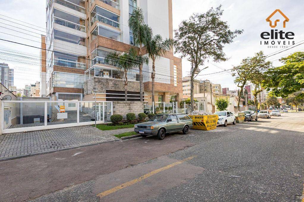 Apartamento para alugar com 3 quartos, 151m² - Foto 4