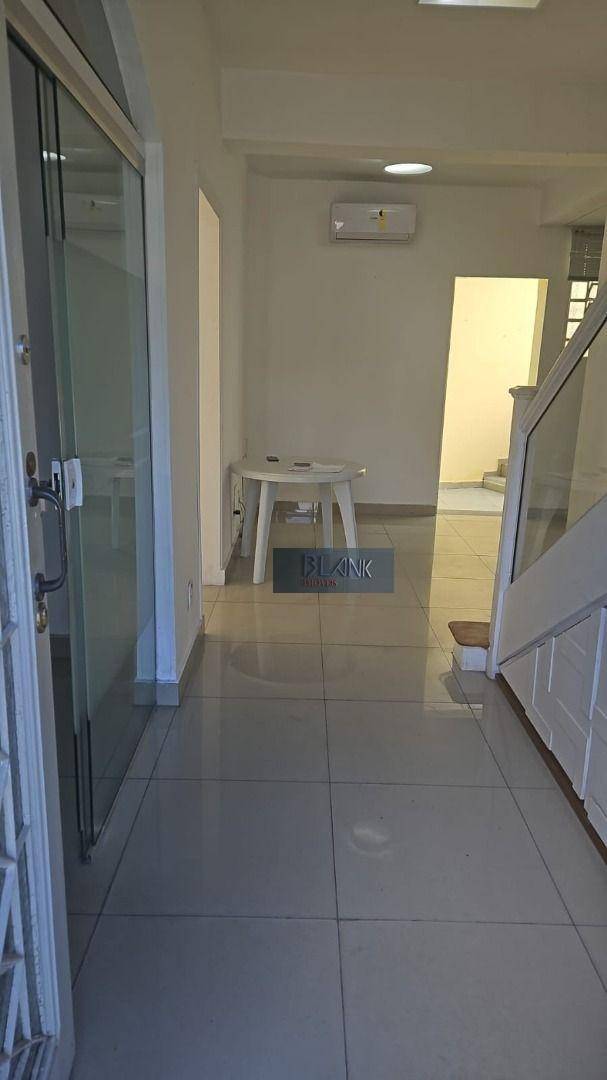 Sobrado à venda e aluguel com 3 quartos, 244m² - Foto 8